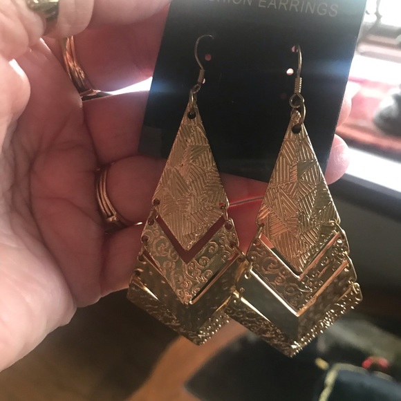 unknown Jewelry - NEW: Earrings Gold Tone 4” Bright & Shiny